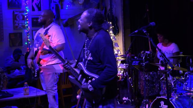ERIC GALES In Concert-4K VIDEO -Blue Note Grill, Durham NC Dec 1 2018 смотреть онлайн