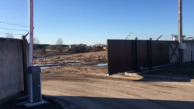 Совместная работа шлагбаума и откатных ворота на территории предприятия смотреть онлайн