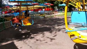 ДЕТСКИЙ ПАРК РАЗВЛЕЧЕНИЙ,КАТАЕМСЯ НА АТТРАКЦИОНАХ