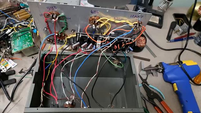Fender Champ 5F1 build смотреть онлайн