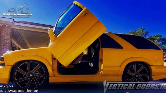 Slide Show @ls_swapped_lemon Chevy Blazer Extreme from SC with Vertical Lambo Doors Conversion Kit смотреть онлайн