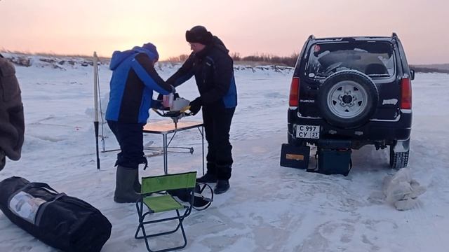 Зимняя рыбалка на Дальнем Востоке в Комсомольском районе близ села Вознесенское смотреть онлайн