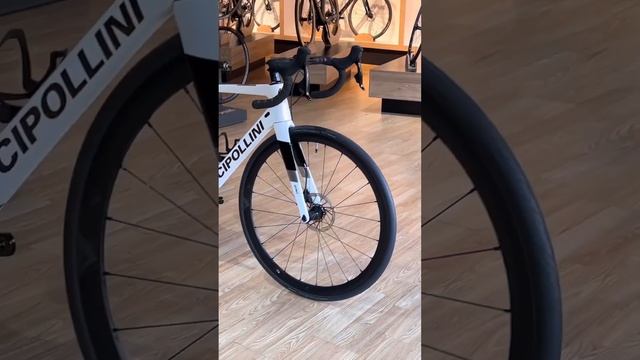 CIPOLLINI RB1K NK1K Bond Ad The One Roadbike Sepeda