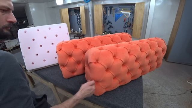 Replica of the Italian Elliot Poltrona armchair with capitonnè upholstery смотреть онлайн