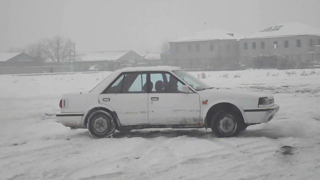 Nissan Bluebird(t72) TURBO 2.0 SLX смотреть онлайн