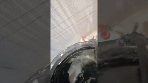 Почему из сифона высасывает воду, при сливе воды в унитаз