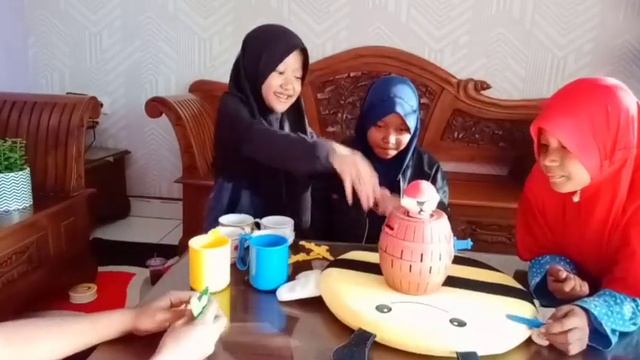 Main Pirate Roulette (Lucky Game) Bareng Adek" ?? Kalah minum air garam? ? смотреть онлайн