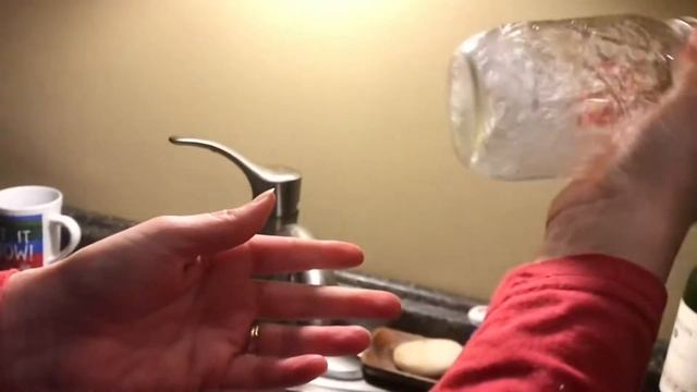 “peel” an egg the EASY way (shake in water) hard boiled смотреть онлайн