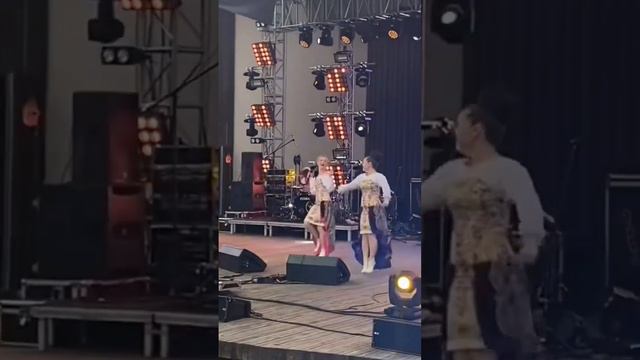 Прыгучесть зашкаливает))) #shots #балалайка62 #18мнеуже #народныепесни смотреть онлайн