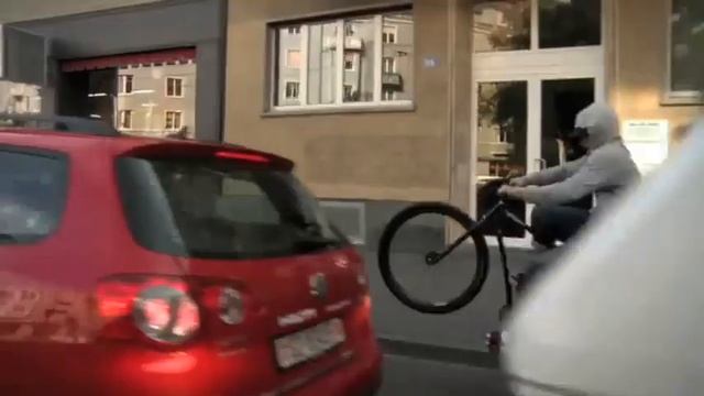 Nike Sportswear - STRESS in den Straßen von Zürich смотреть онлайн