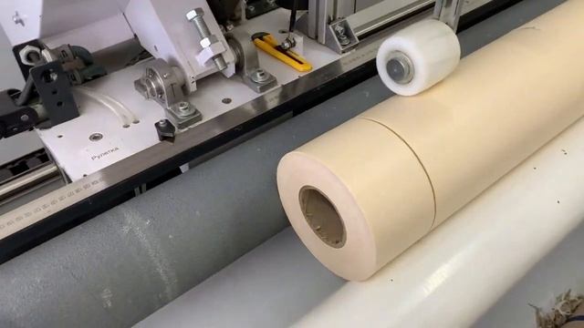 Резка на узкие ролики ткани ПВХ для тентов смотреть онлайн