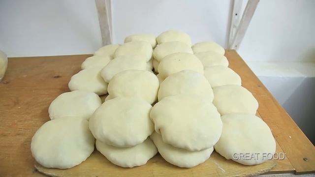 How big and delicious samosa l National food of Uzbekistan смотреть онлайн