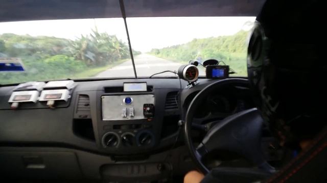 Toyota Hilux street 0-200km/h 10 sec done смотреть онлайн