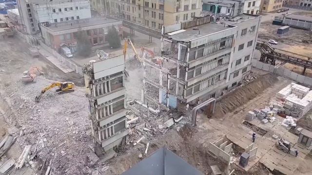 Девастатор грызёт здание смотреть онлайн