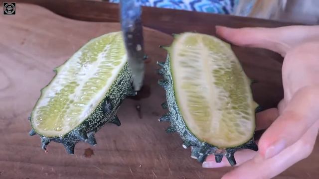 KIWANO, HOW TO OPEN GREEN KIWANO MELON (YOU NEVER SEEN SOMETHING LIKE THIS) смотреть онлайн