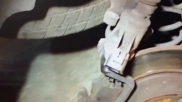 Замена задних тормозных колодок Рено Гранд Сценик 3 смотреть онлайн