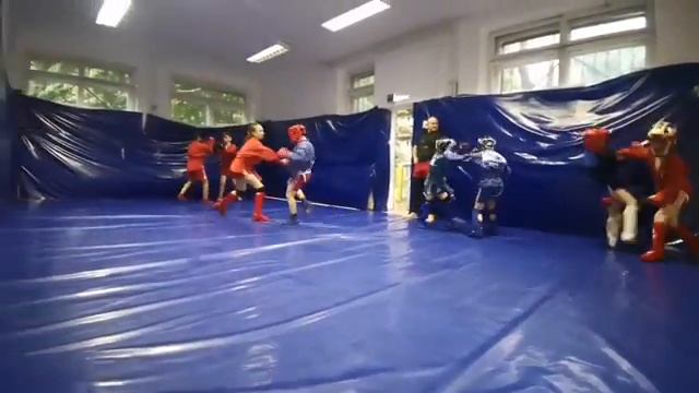 РАБОТА СО СПАРИНГ-ПАРТНЁРОМ ПО БОЕВОМУ САМБО. САМБО ДЕТИ смотреть онлайн