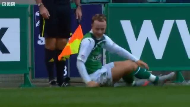 Hibs' Leigh Griffiths hand gesture смотреть онлайн