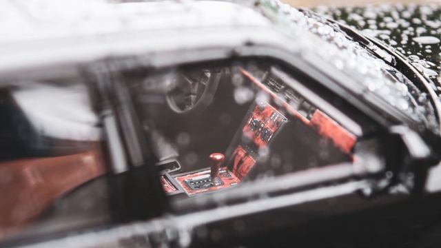 Mercedes W124 AMG 300E - The Hammer 1/18 смотреть онлайн