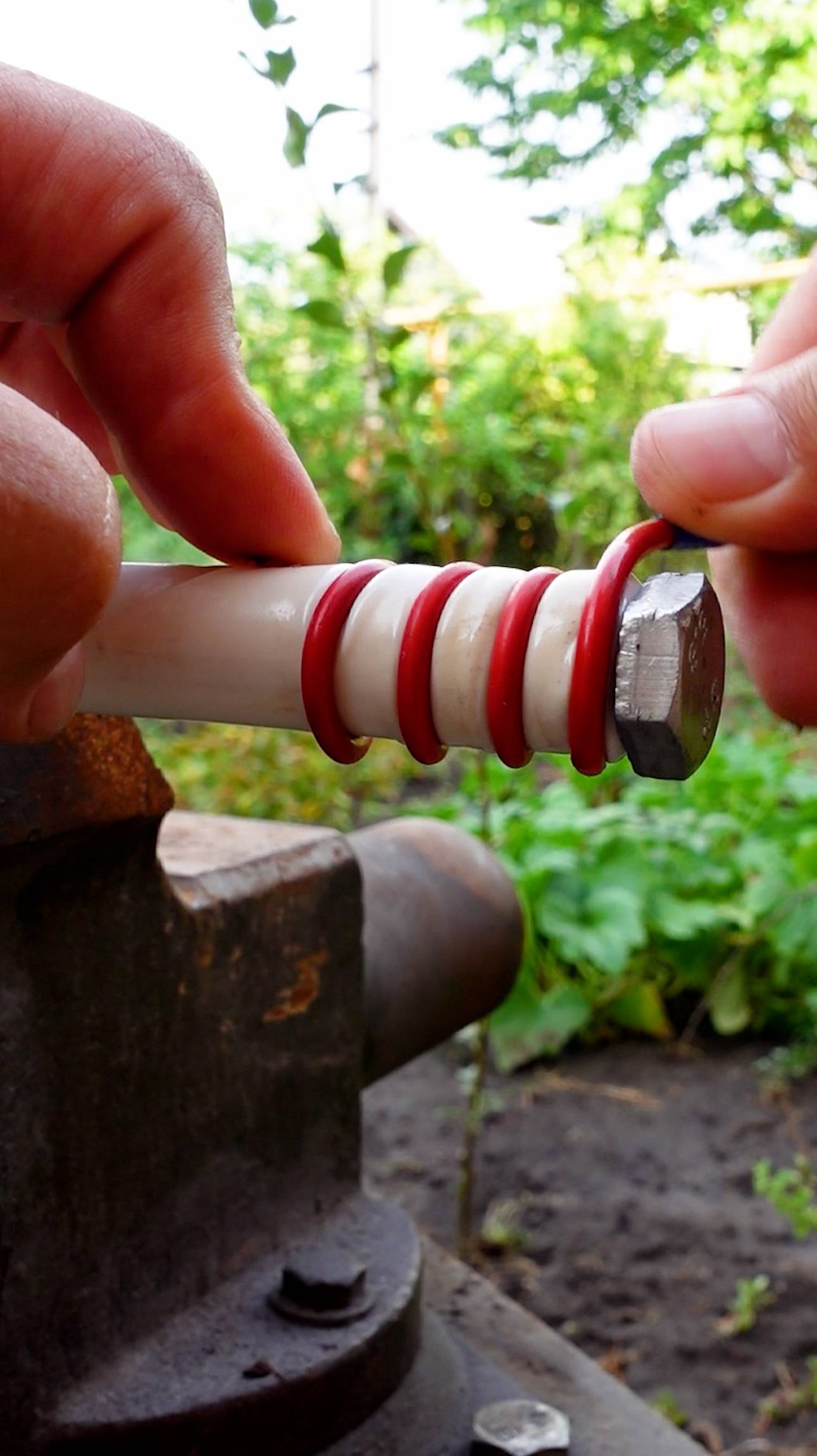 КАК НАДЁЖНО СОЕДИНИТЬ ШЛАНГ С ПЛАСТИКОВОЙ ТРУБОЙ #shorts смотреть онлайн