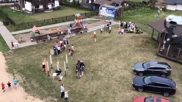 Пикник от журнала Деловой квартал в Замке Шамони 4 июля 2019 года смотреть онлайн