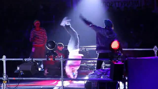 "Все очень просто" на фестивале "Прорыв" в СК "Олимпийский" в качестве приглашенных артистов смотреть онлайн