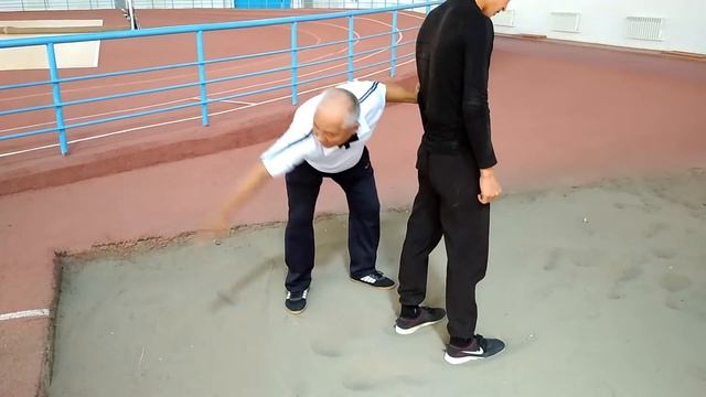 Мавзу 9 Турган жойда узунликка сакраш техникасини ўргатиш смотреть онлайн