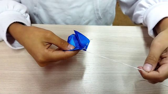 мастер класс по изготовлению бантика "Камелия". Шоболова Алтана, 10 лет смотреть онлайн