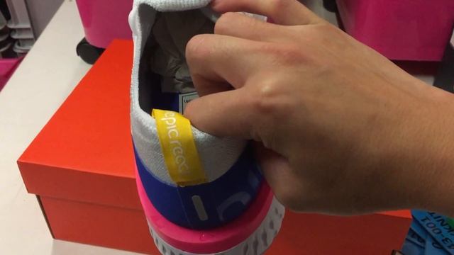 Nike Epic React Flyknit "White/Racer Blue" смотреть онлайн