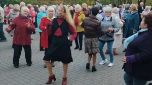 С Днём рожденья-... звучит на танцполе ..mp4