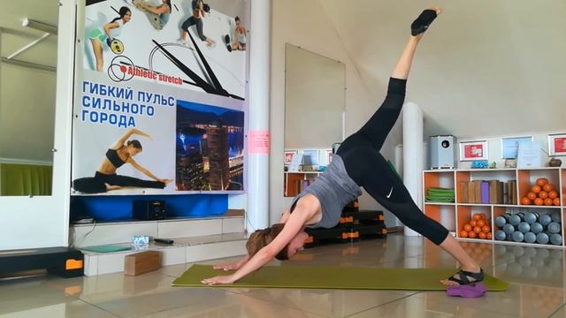 студия йоги "Лотос" занятие 1 смотреть онлайн