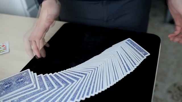 МАГИЧЕСКОЕ ПЕРЕМЕШИВАНИЕ КАРТ смотреть онлайн