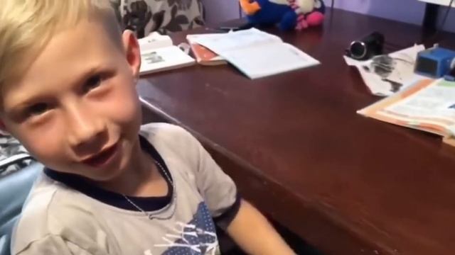 Черновик-это тетрадь для каляки-маляки.Уроки в хаосе. Но маме нужен отдых от шума и гама. смотреть онлайн