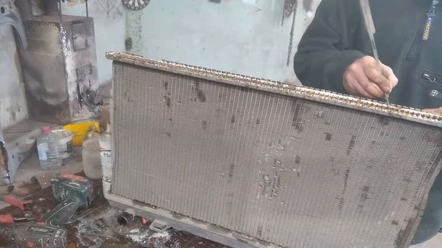 РЕМОНТ РАДИАТОРА ОХЛАЖДЕНИЯ (ЗАМЕНА БАЧКА) смотреть онлайн