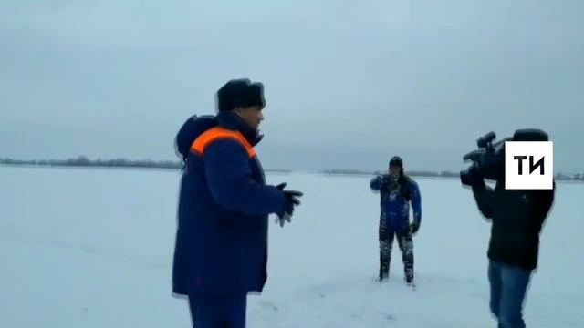 Учения МЧС по спасению людей, провалившихся под лед смотреть онлайн