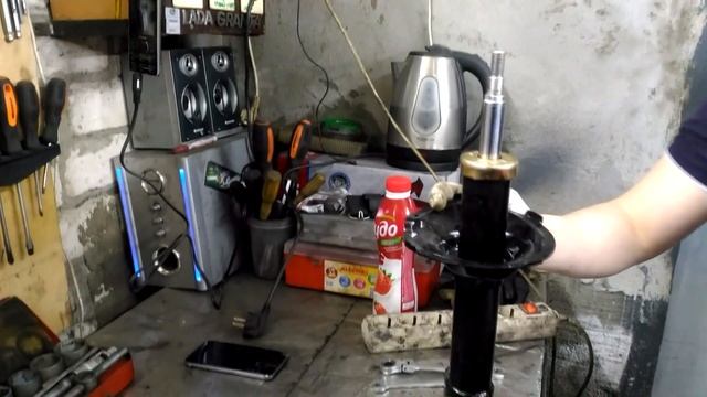 GEELY MK - замена амортизатора. немного о втулках стабилизатора. смотреть онлайн