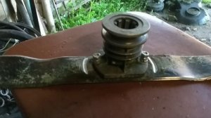 Провернуло нож на газонокосилке,что делать.