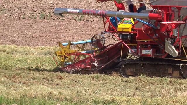 รถเกี่ยวข้าว เจ๋งมาก Rice combine harvester смотреть онлайн