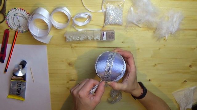 Елочный шар своими руками. Новогодний декор елочной игрушки смотреть онлайн
