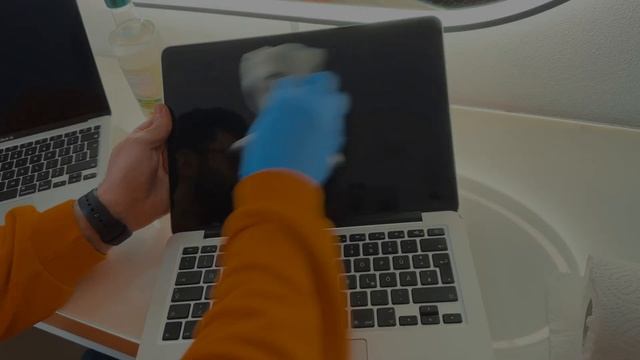 Así De Fácil Se Arregla El Display Retina Manchado De Las MacBook Pro 2015-2017 (Staingate)