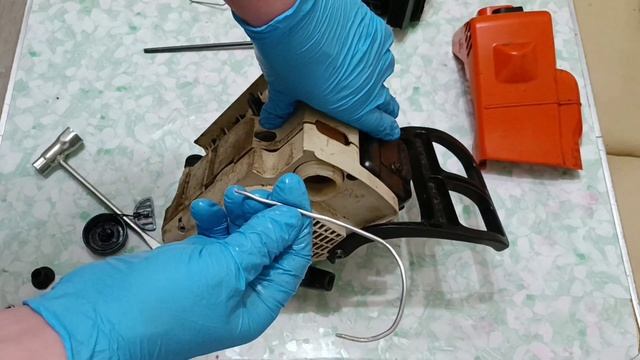 лайфхак часть #2, меняем на бензопиле масляный шланг и насос #stihl смотреть онлайн