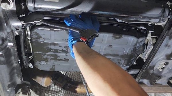 MERCEDES W164 ML350 4MATIC AUTOMATIC TRANSMISSION 7G-TRONIC OIL FLUID HOW TO SERVICE CHANGE REPLACE