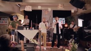 Падал белый снег