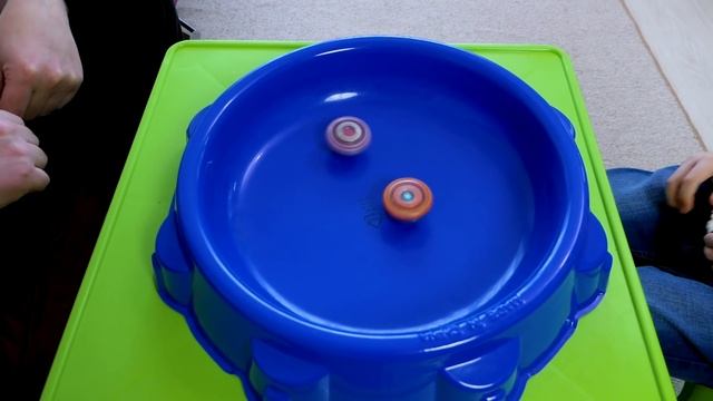 Бейблэйд Берст Новый Волчок Roktavor R3 обзор и распаковка Битвы Волчков BeyBlade Burst смотреть онлайн