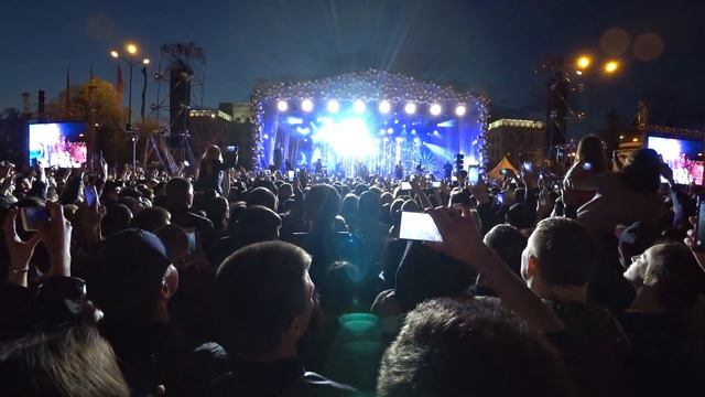 Иркутск . Тимати - Kristina Si. Посмотри.словно звёзды в небе. смотреть онлайн