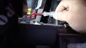 Не работает прикуриватель, не включается магнитола, .  Решено.