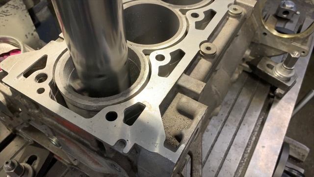 Запчасти в работе: расточка цилиндров блока двигателя 2.4л бензин A24XE от Opel и Chevrolet смотреть онлайн