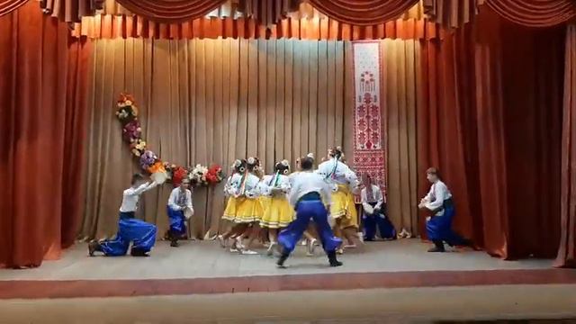 Український танець з бубнами, виконує хореографічний колектив " Сюрприз" смотреть онлайн