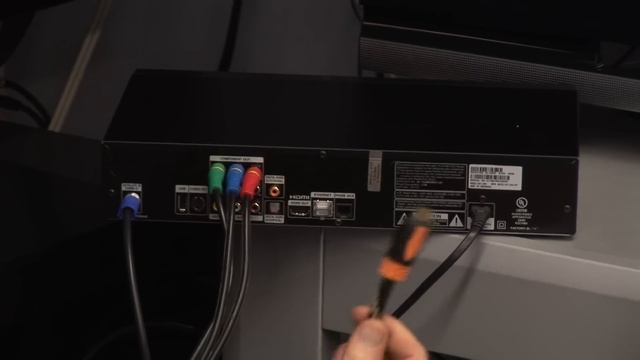Direct TV Installation : How to Install an HDMI Cable to DirecTV смотреть онлайн