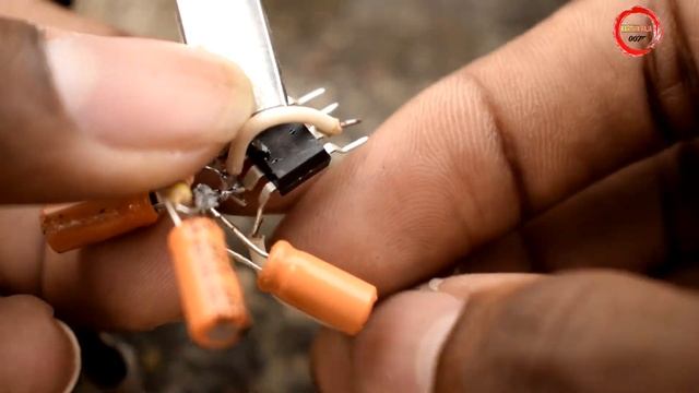How To Make A DIY Metal Detector Using 555 Timer IC смотреть онлайн